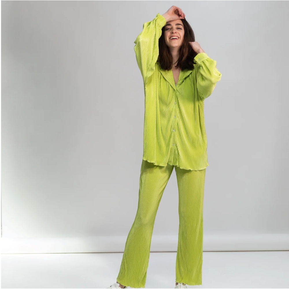 Waverles Pleats Please Sat in Limeade | Size S